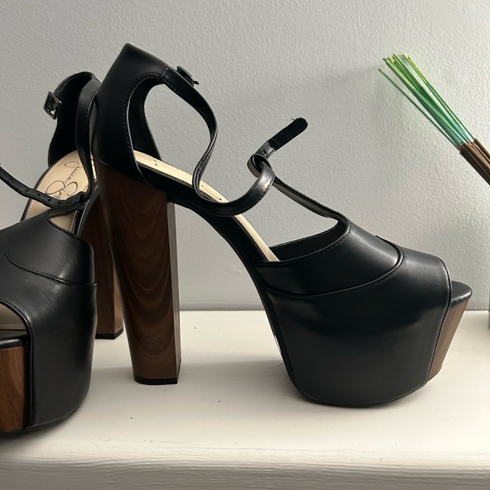 Jessica Simpson 
JS-DANY Platform Heel